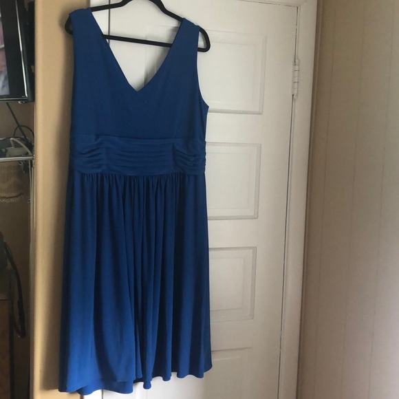 Beautiful Dress - Picture 2 of 7